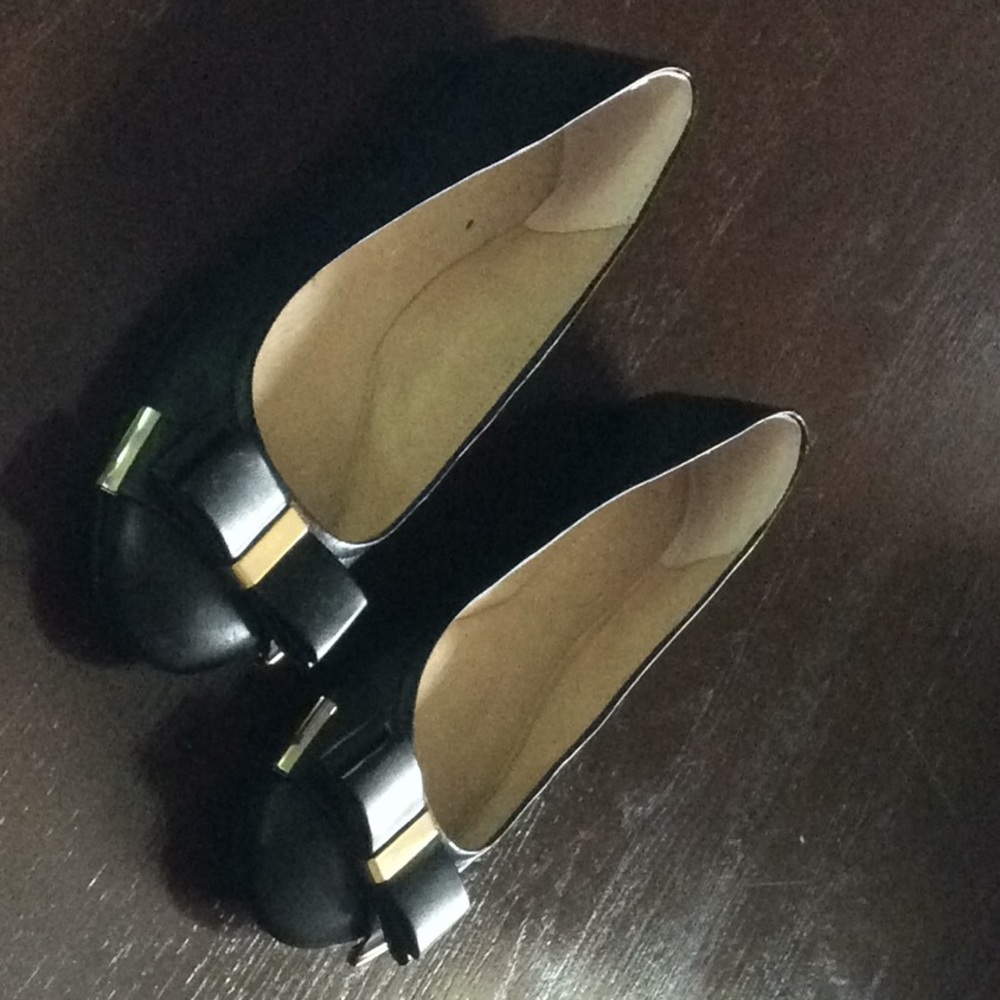 Cute black flat like new shoes